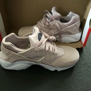Nike huarache run 6.5 Y “particular rose”